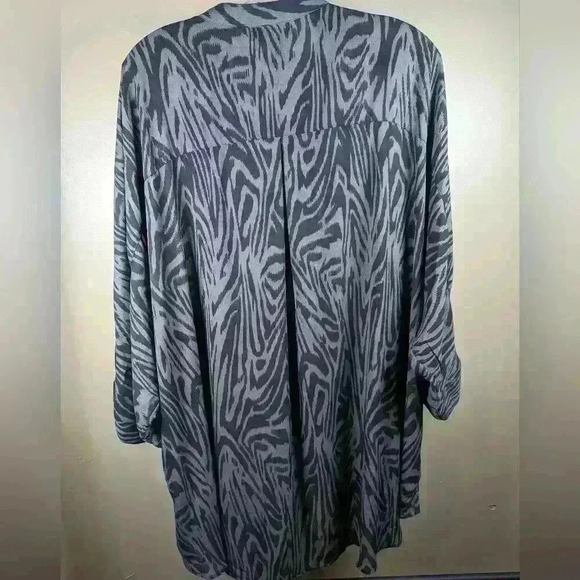 Torrid Women's Harper Georgette Pull Over 3/4 Sleeve Blouse - Full Button Size 4 - Picture 6 of 7